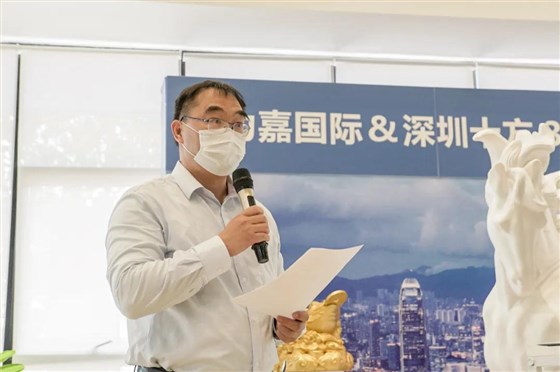 桥头镇人民政府工业信息科技局局长翟松喜先生致辞